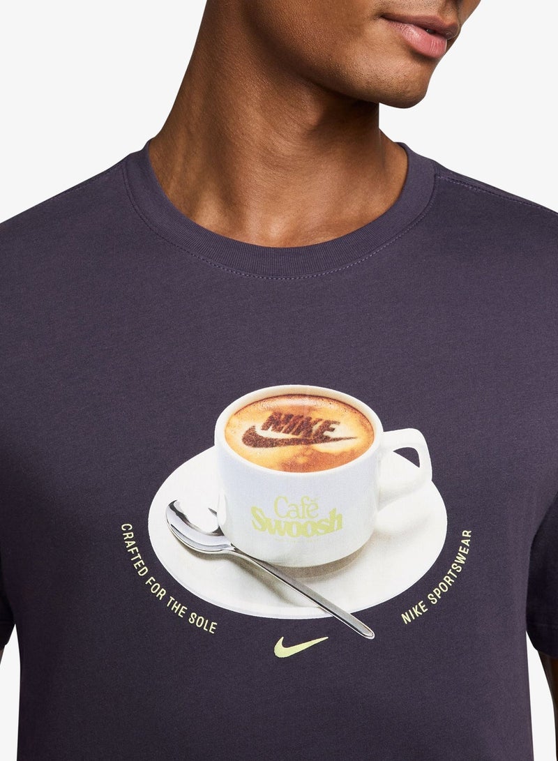 Nike Nsw Standard Café Swoosh Mug T-Shirt - Image 3